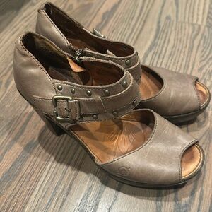 BORN💕 TEIRNEY Peep Toe Heel Sandals